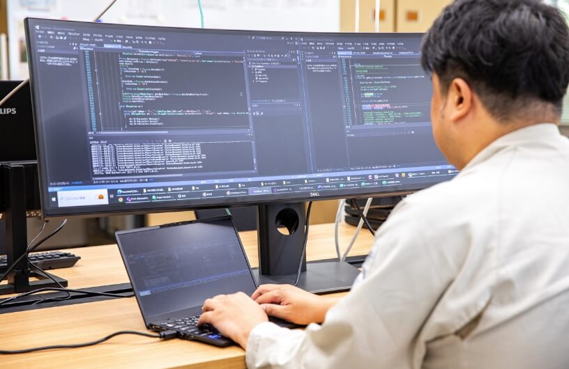 情報システムの仕事風景