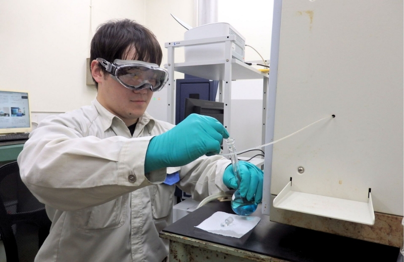 品質管理部の仕事風景