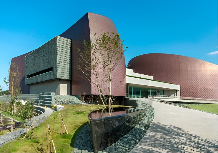 あかがねミュージアム外観